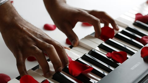 The Best Royalty Free Valentine’s Music: Top 10 Romantic Songs & Playlists for Your Valentine’s Day Campaign